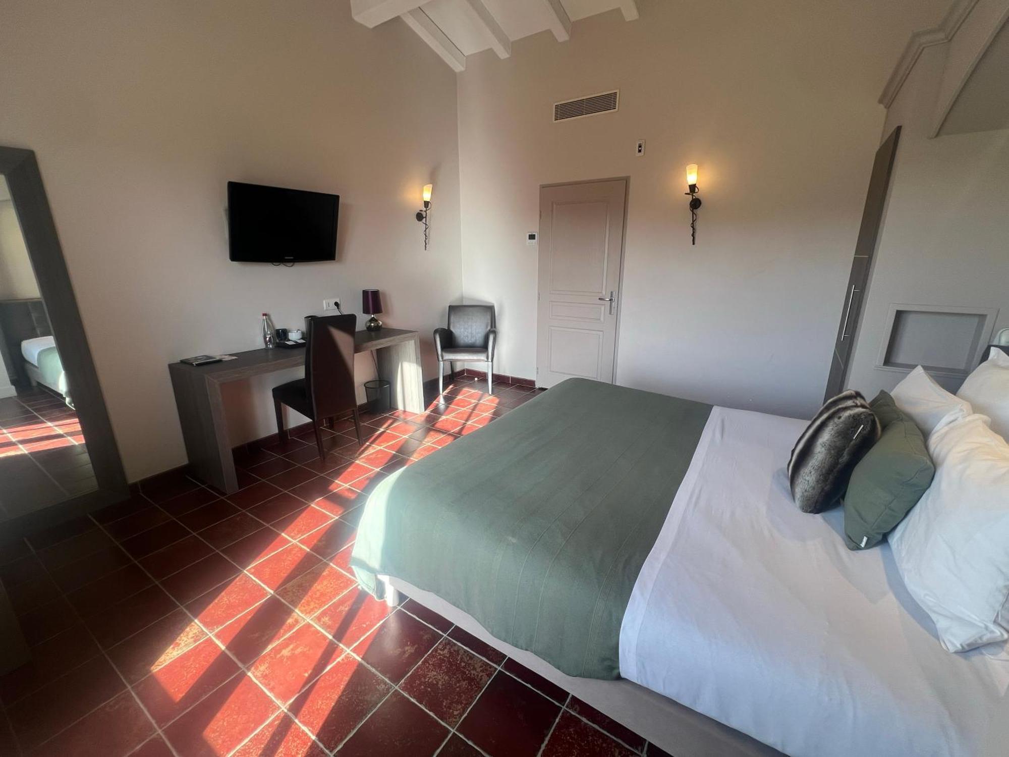 Logis Hotel Restaurant La Bergerie Aragon Esterno foto
